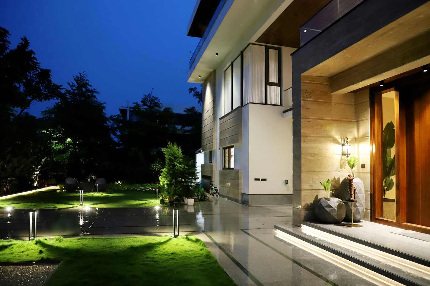 Outdoor lighting ideas for a modern home in Sydney's Eastern Suburbs